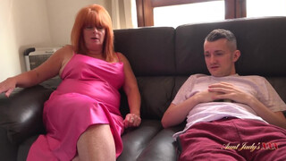 Aunt Judys XXX - Melanie megkívánta a félénk faszit