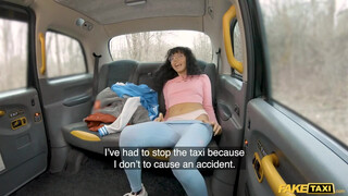 Fake Taxi - Mini MitziX még csak 18 éves pornó