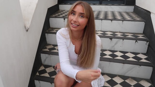Lily Phillips a szomszéd csávóval baszik