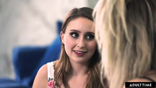 ADULT TIME – Lily Larimar megtanítja hetero barátnőjét, Laney Grey-t a csókolózásra és pina nyalásra