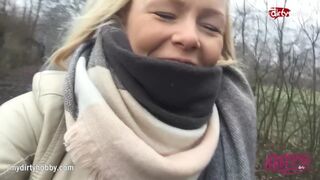 Forró tini spiné kerékpáron dörzsöli lucskos puncáját