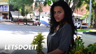 Aranyos csoki milf selena gomez mélyen kefélve kolumbiai muffban
