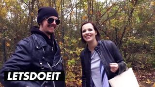 Méretes cickós néger hajú német bige felvétel a hatalmas kombiban vad baszásra