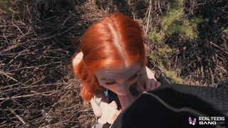 Gyönyörű vörös tini Madi Collins kibelezi a puncáját és durván megdugja a méretes rúdja