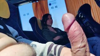 Idegen tini leszopja a fazsat a buszon