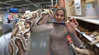 Letty black vadul kúrel a nyilvános helyen monster pub 2-vel